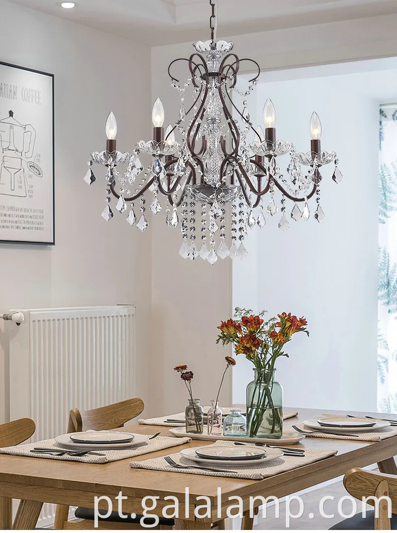 O elegante lustre de cristal liderou